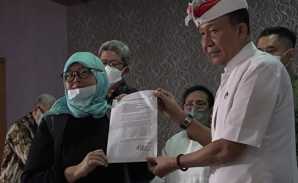 analisis-hukum-kasus-dugaan-penodaan-agama-oleh-desak-made-darmawati